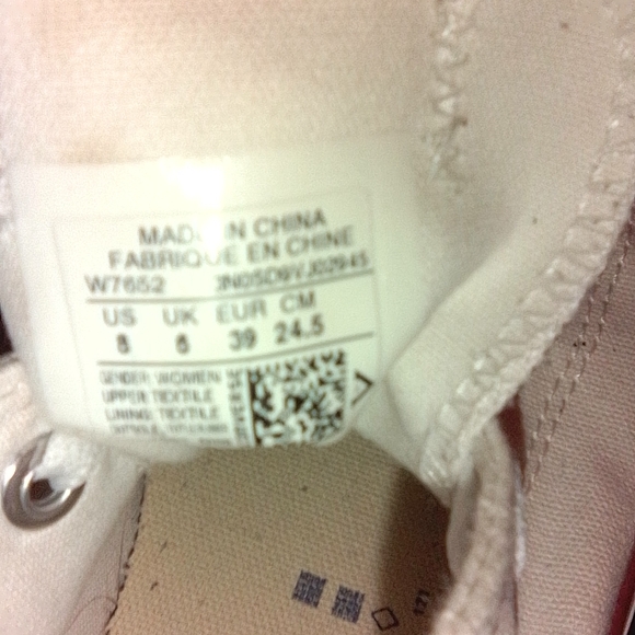 Converse - Picture 2 of 3